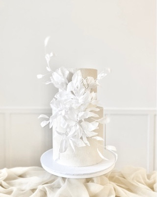bloom_bakehouse_northamptonshire_wedding_cakes_white_ethereal_rice_paper_cake_romantic_cakes_oxfordshire.jpg